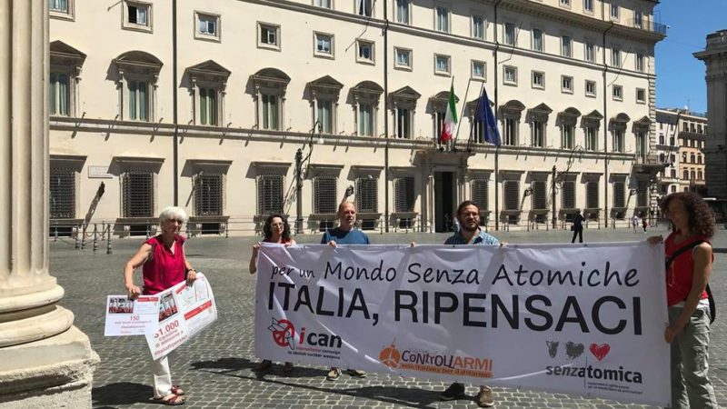 Primo anniversario Trattato contro armi nucleari: a Roma consegna simbolica di 31.000 cartoline e 150 OdG di Enti Locali