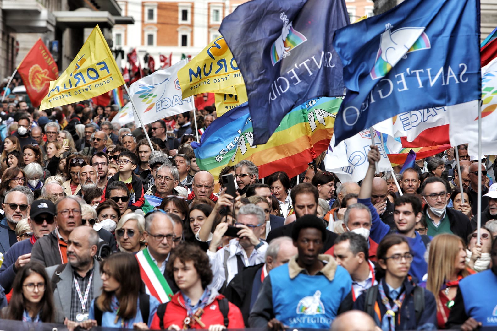 People in dozens of cities in Italy and Europe call for peace negotiations one year after the Russian invasion of Ukraine
