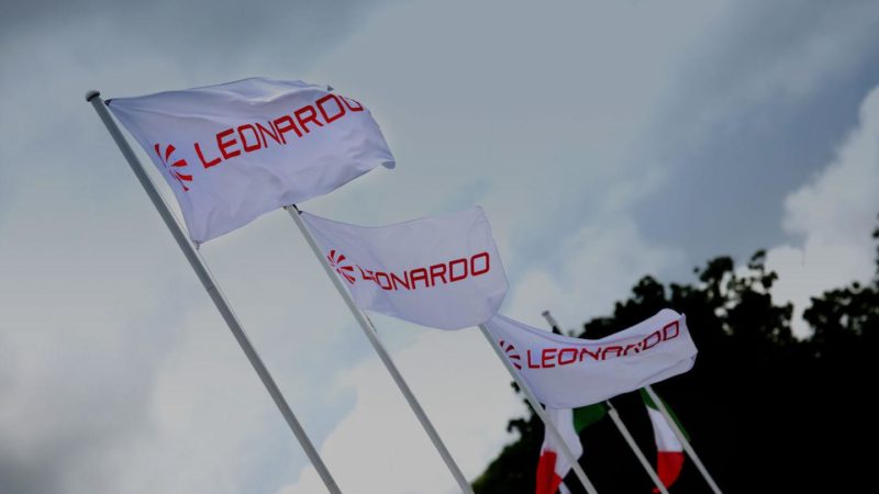Leonardo: boom di profitti con le guerre, ma solo “spiccioli” per lo Stato azionista. E i posti di lavoro calano
