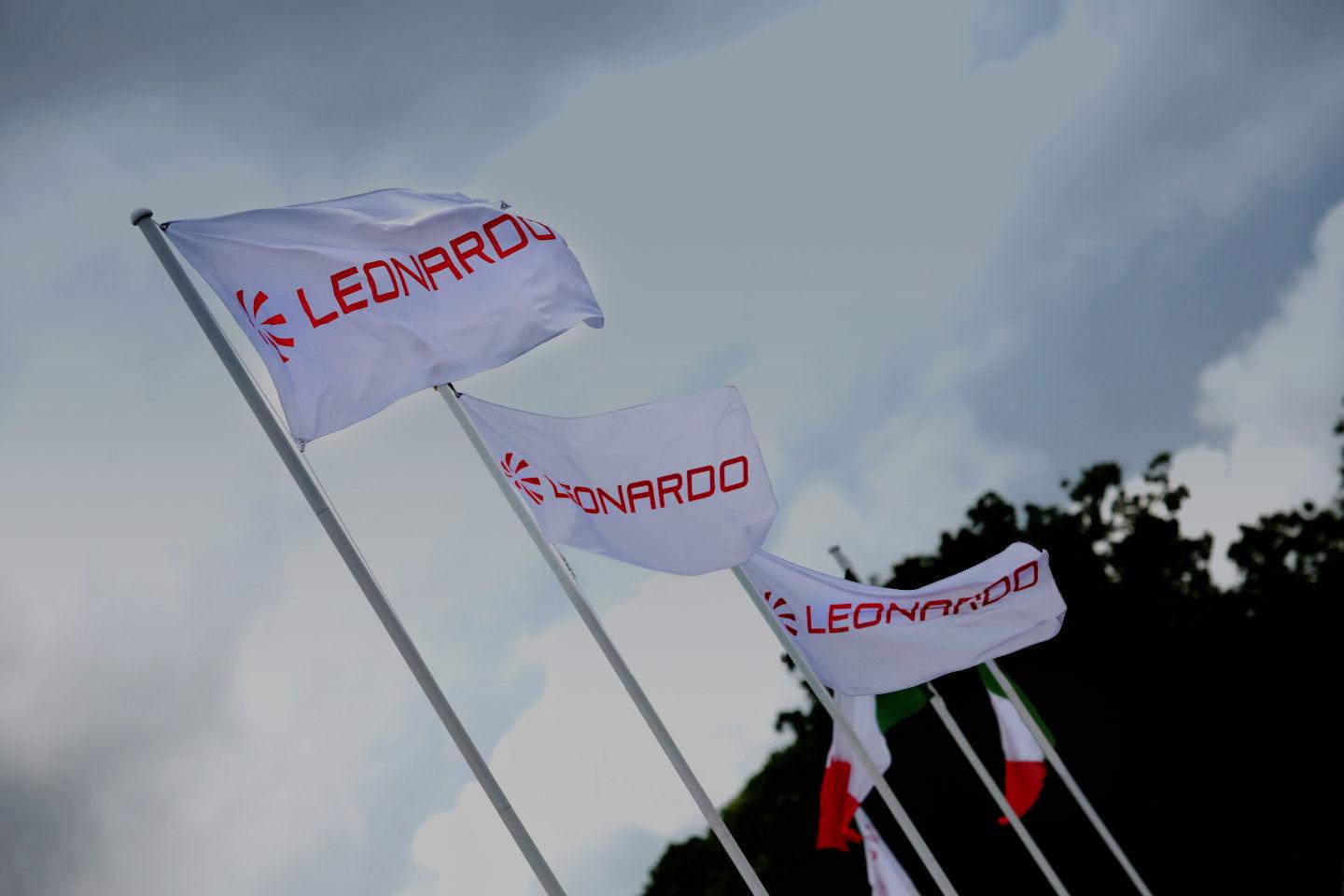 Leonardo: boom di profitti con le guerre, ma solo “spiccioli” per lo Stato azionista. E i posti di lavoro calano
